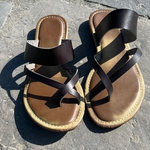 Xappeal sandals, black, crisscross on toe, 7